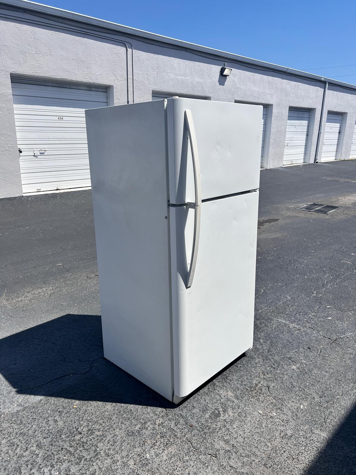 Kenmore Top and Bottom Refrigerator Kenmore Top and Bottom Refrigerator